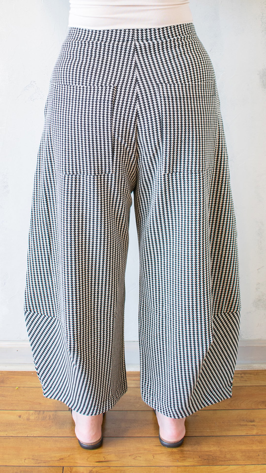 Uptown Lantern Pant in Black and White