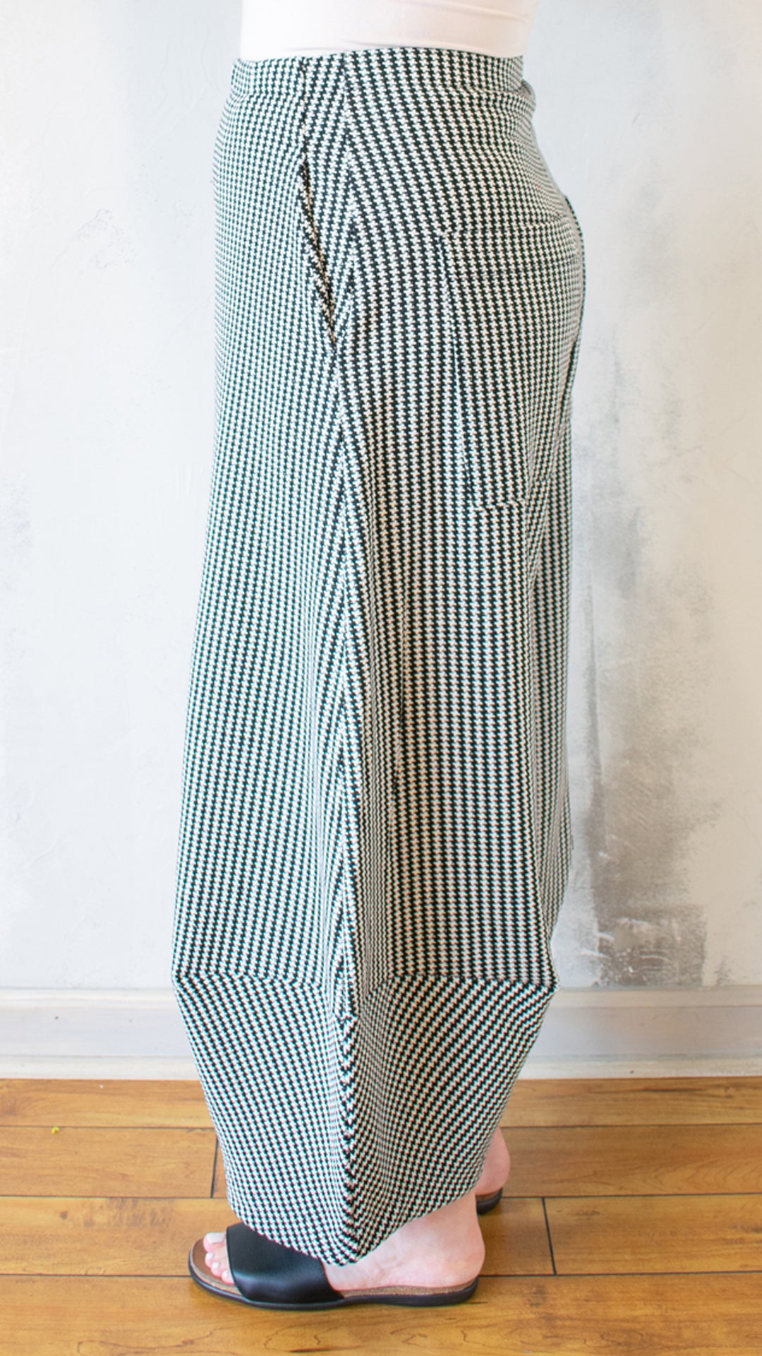 Uptown Lantern Pant in Black and White