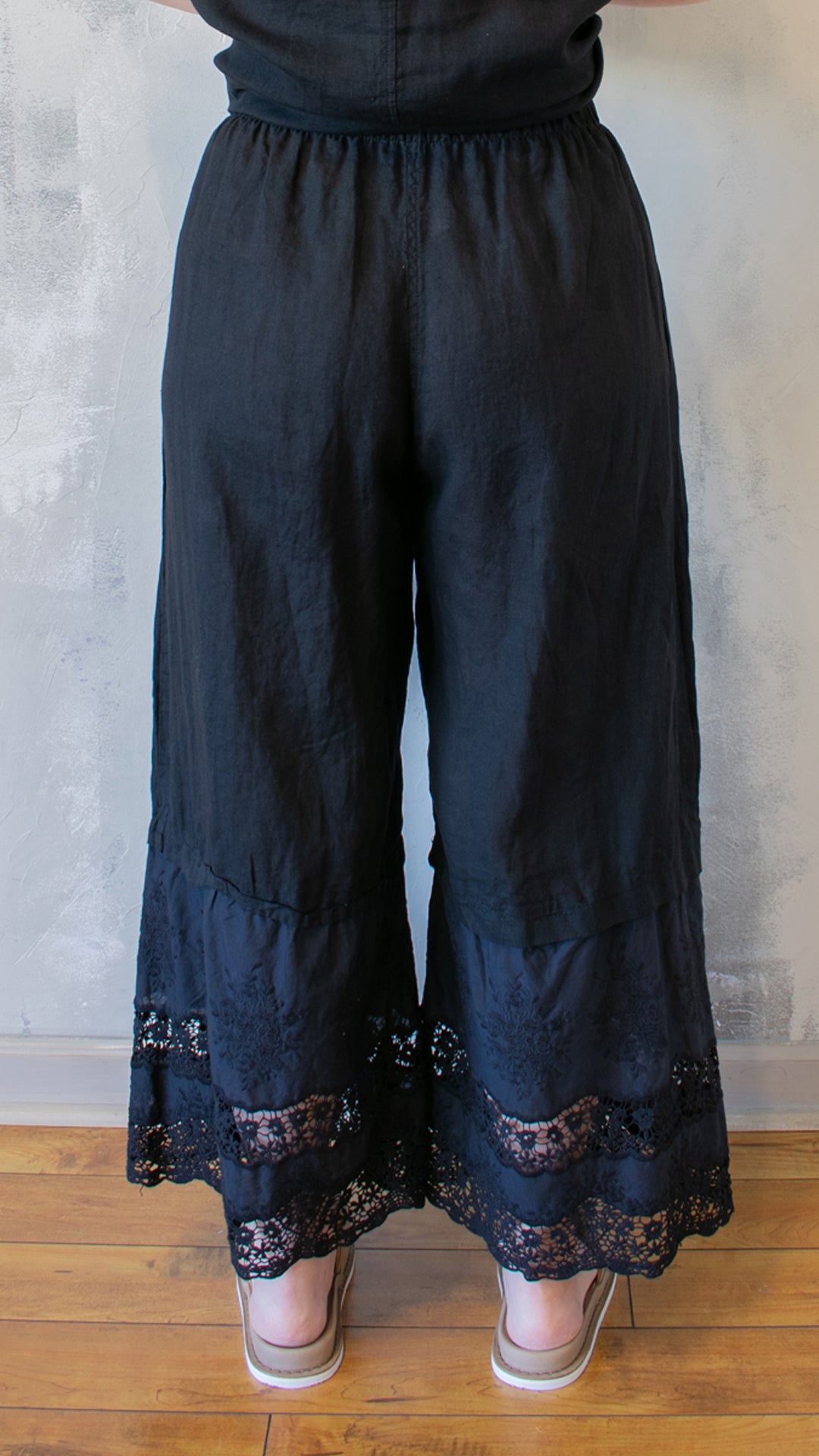 Linen and Lace Bloomers in Black