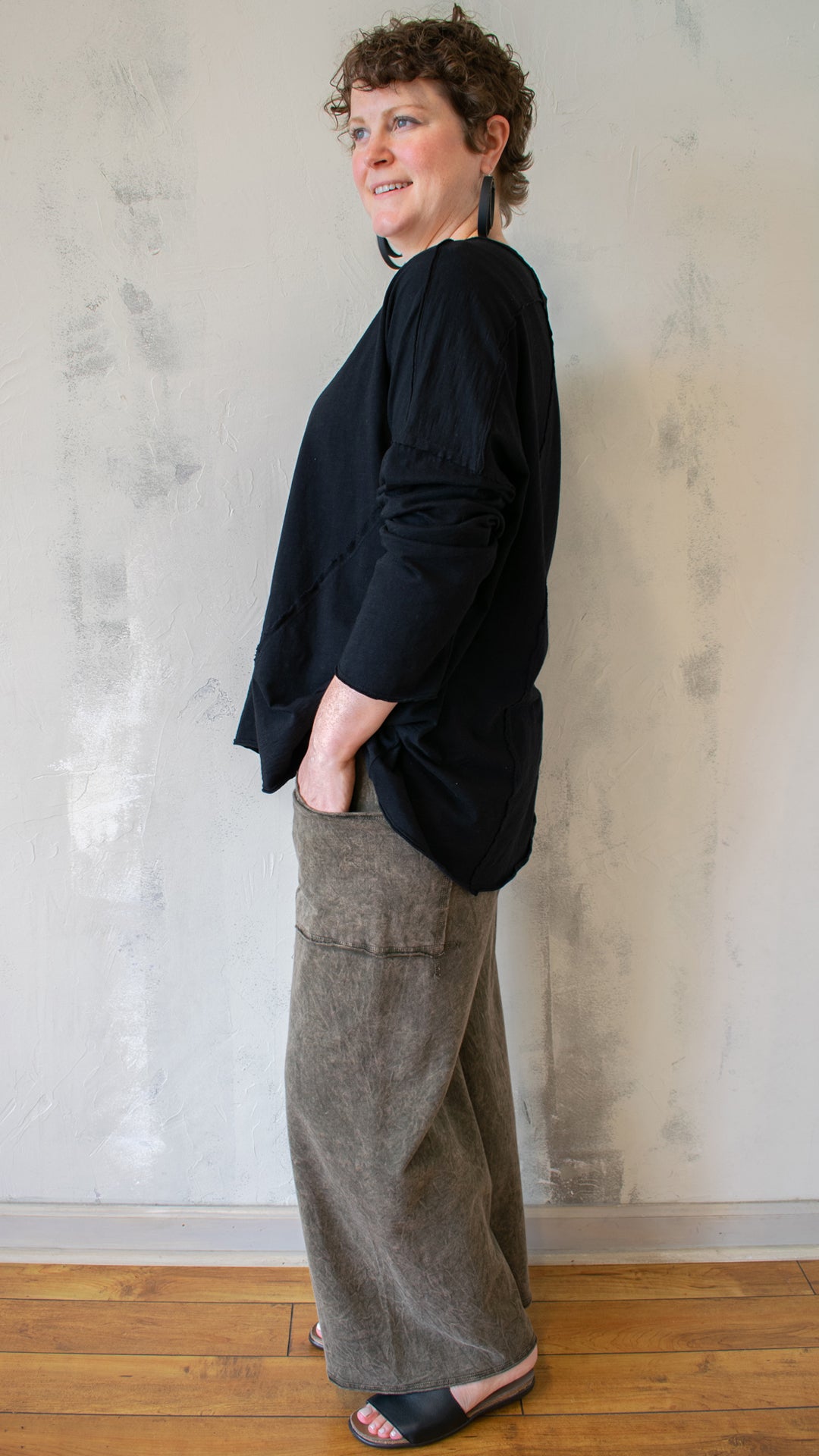 Criss Cross Pullover in Black