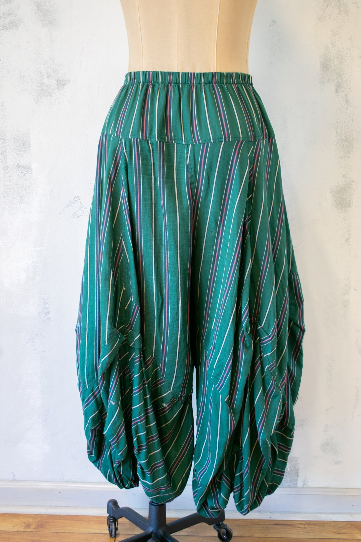 Bodil; Tuck Pant in Green Stripe