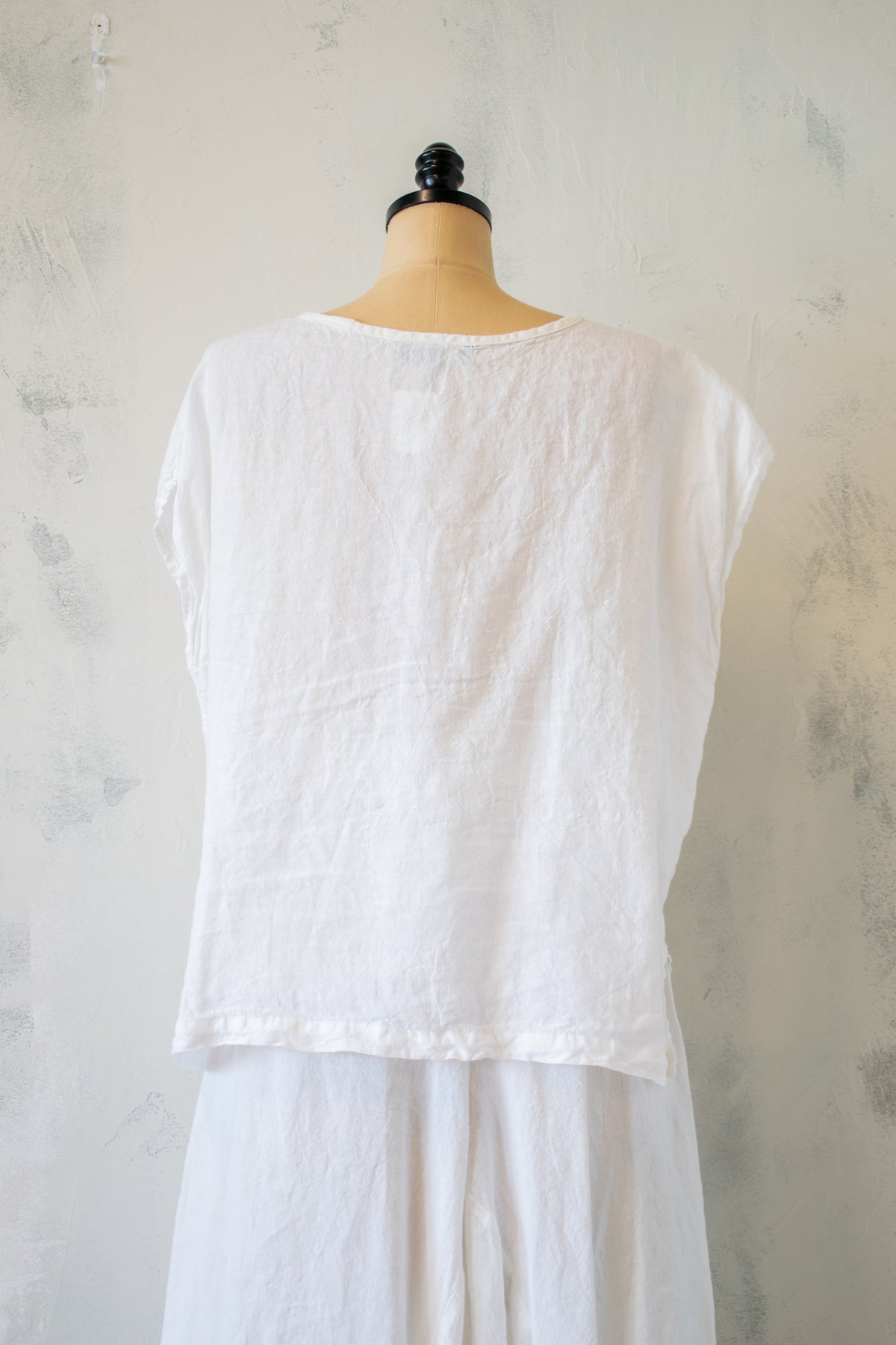 Mara Gibbucci; Black and White Linen Top