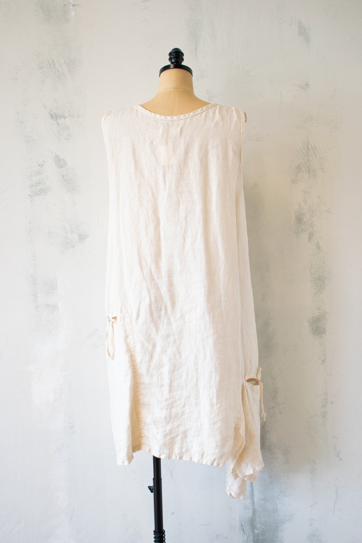 Bodil: Eyelet Linen Tunic
