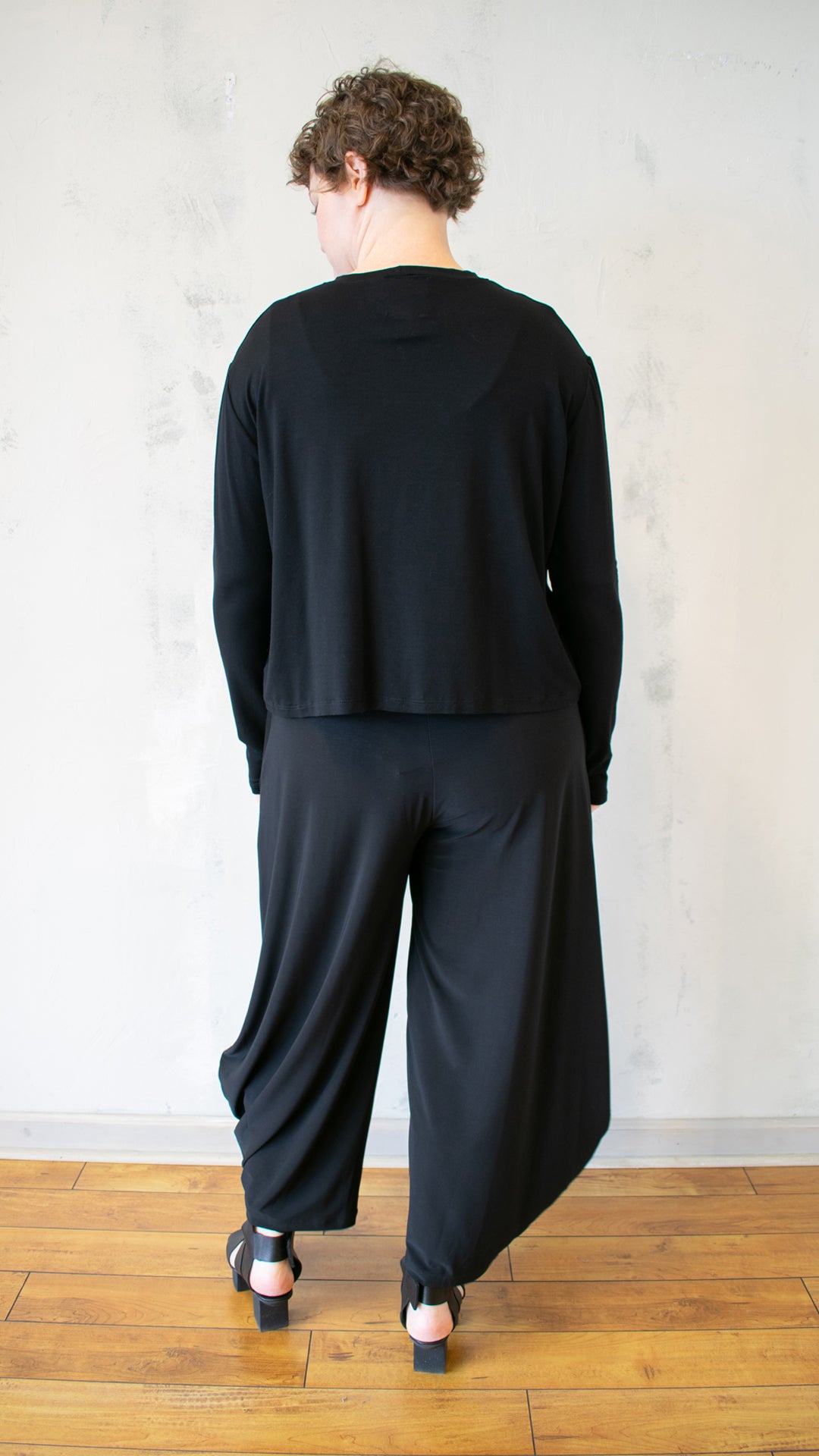 Pearl Girl Crop Long Sleeve Tee