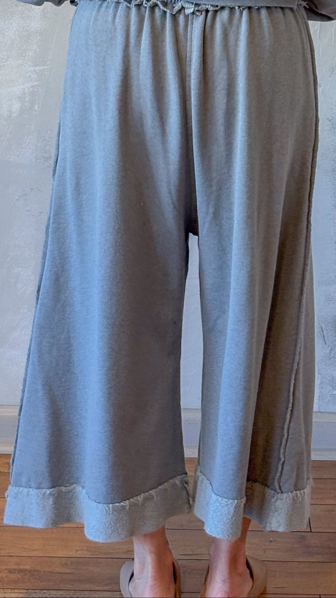Wide-Leg Cropped Pants