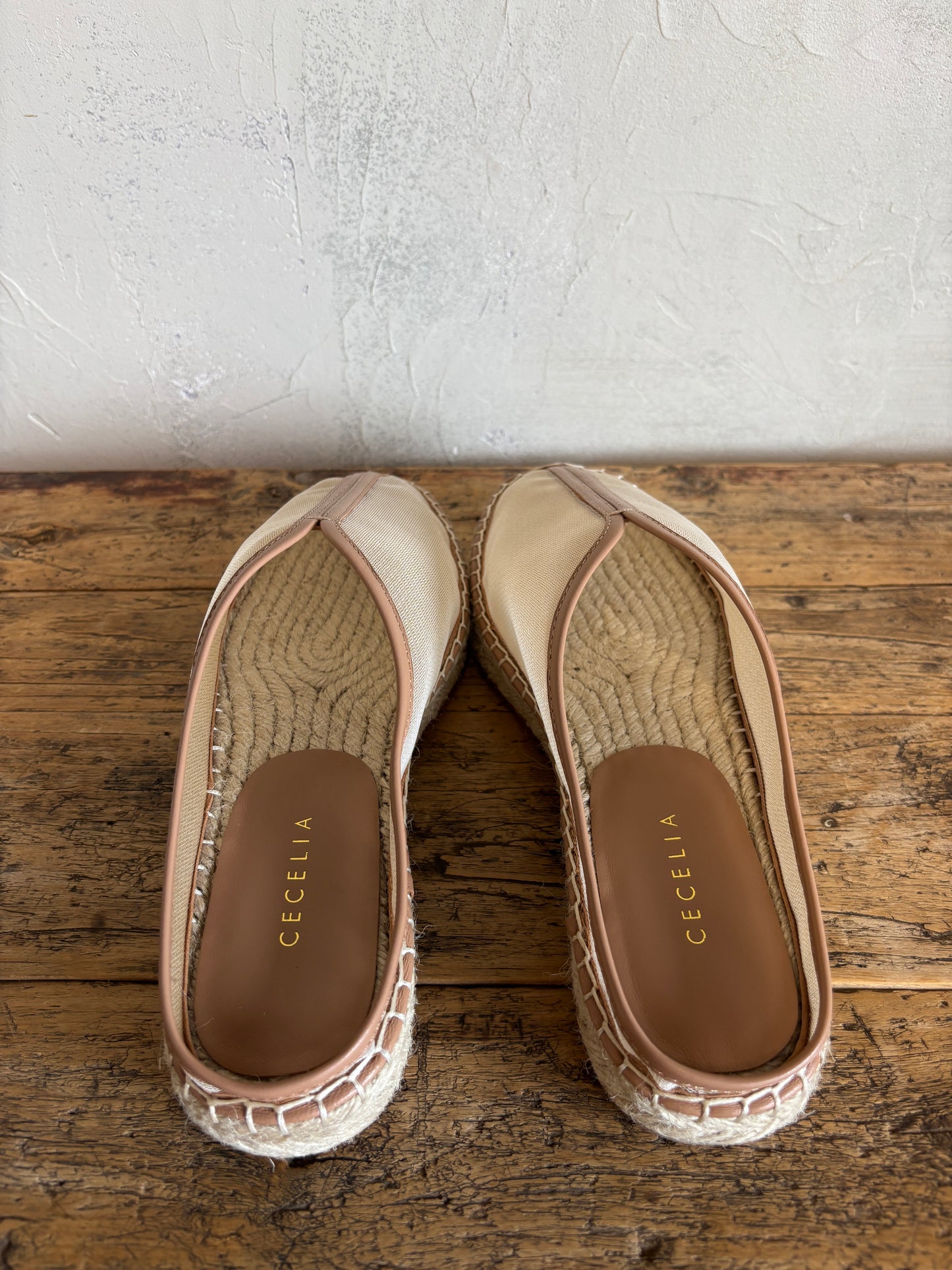 Audrey Slide in Tea