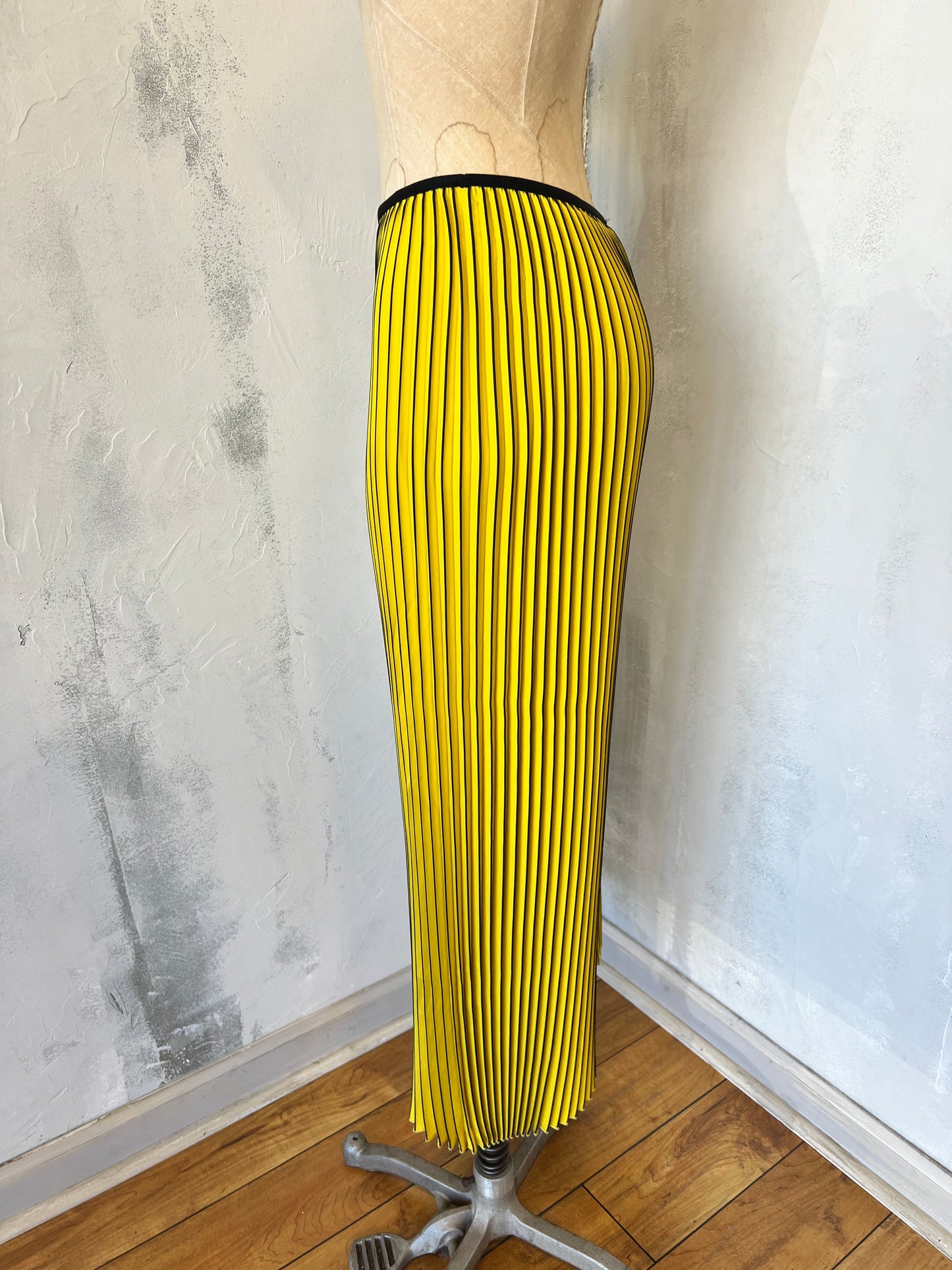 Accordion Pant in Yellow