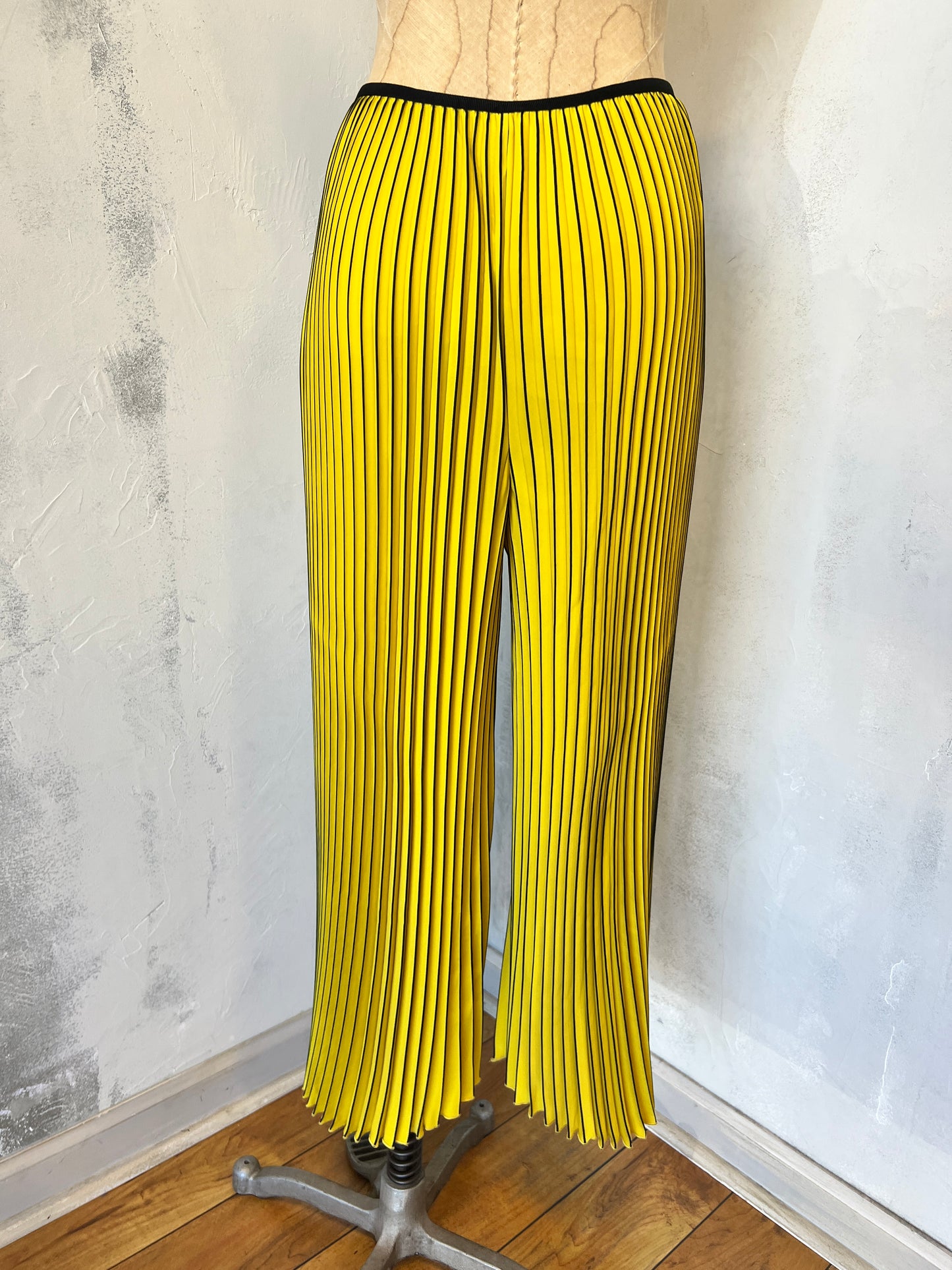 Accordion Pant in Yellow