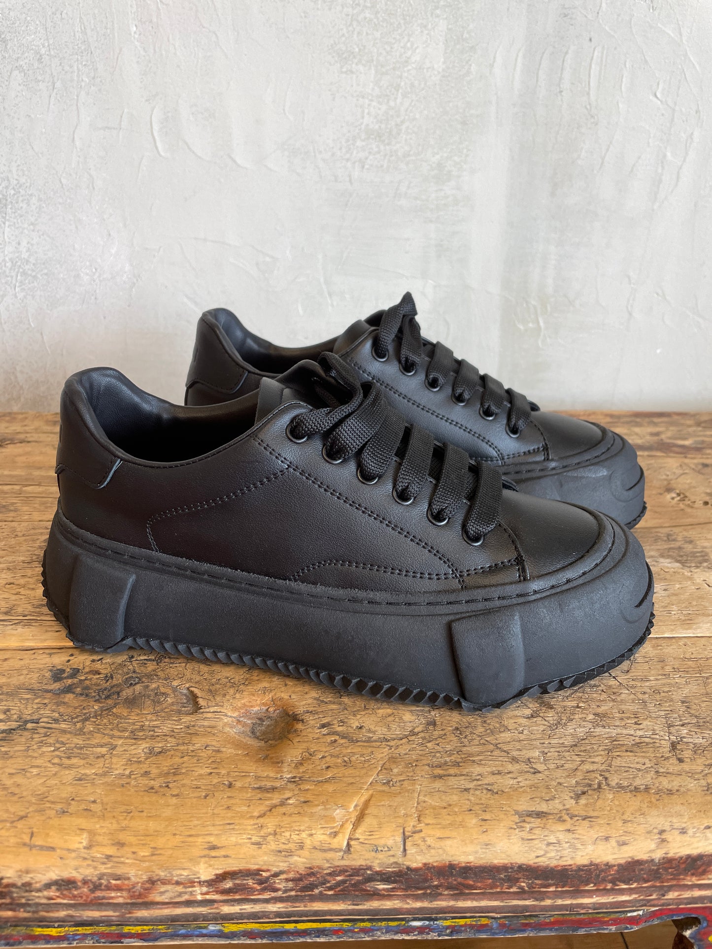 Low Top Sneaker