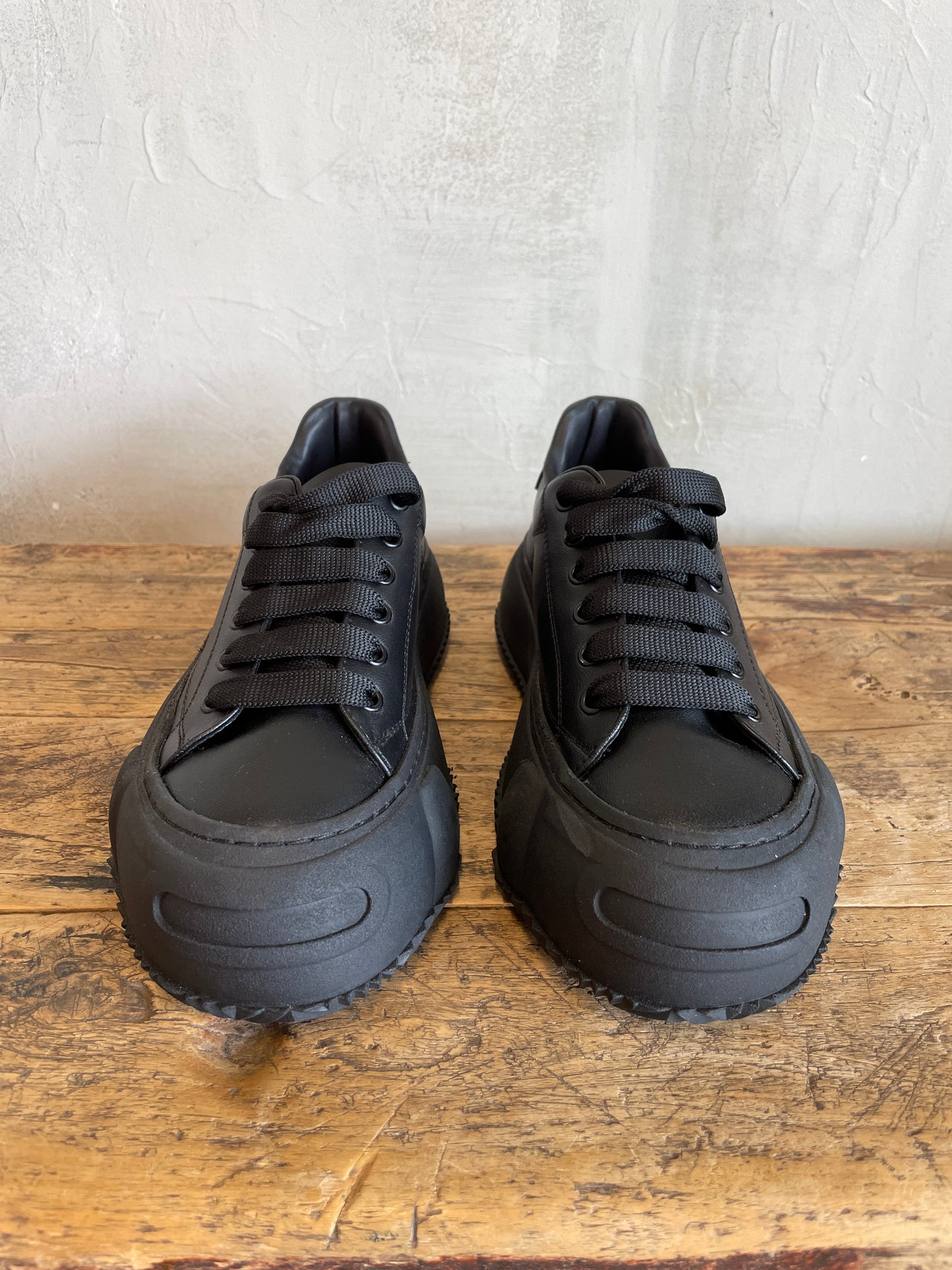 Low Top Sneaker