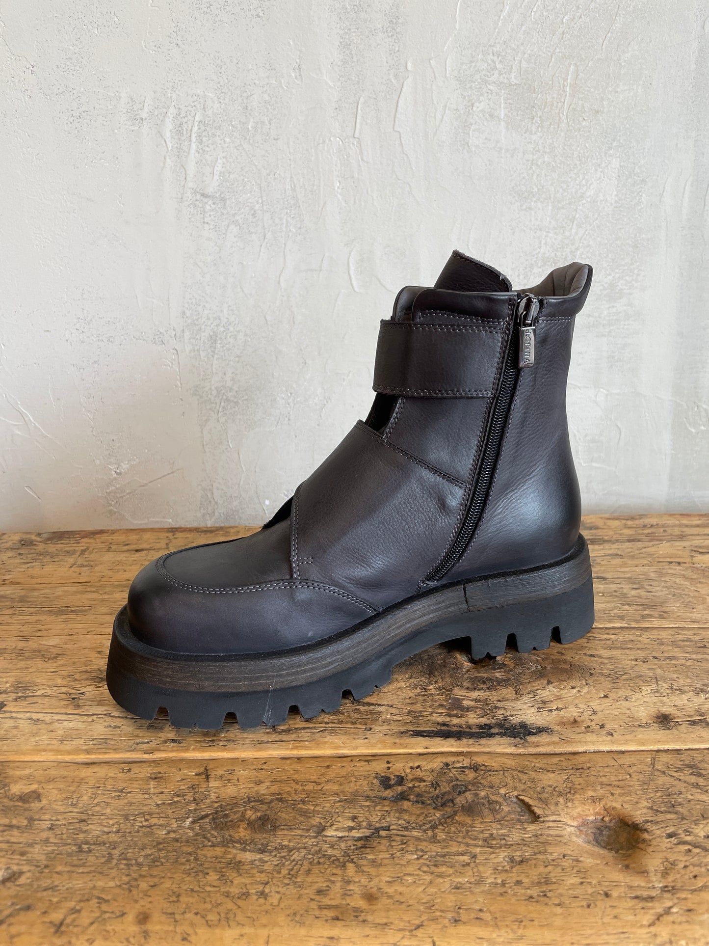 Double Velcro Boot