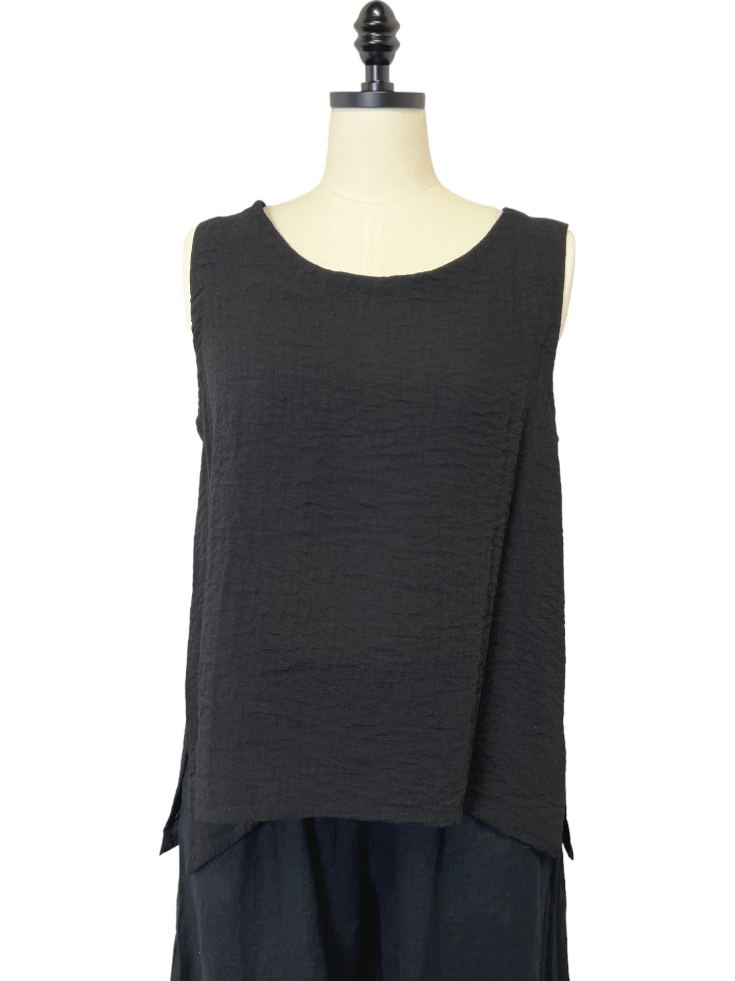 Gails Travel Tank in Black