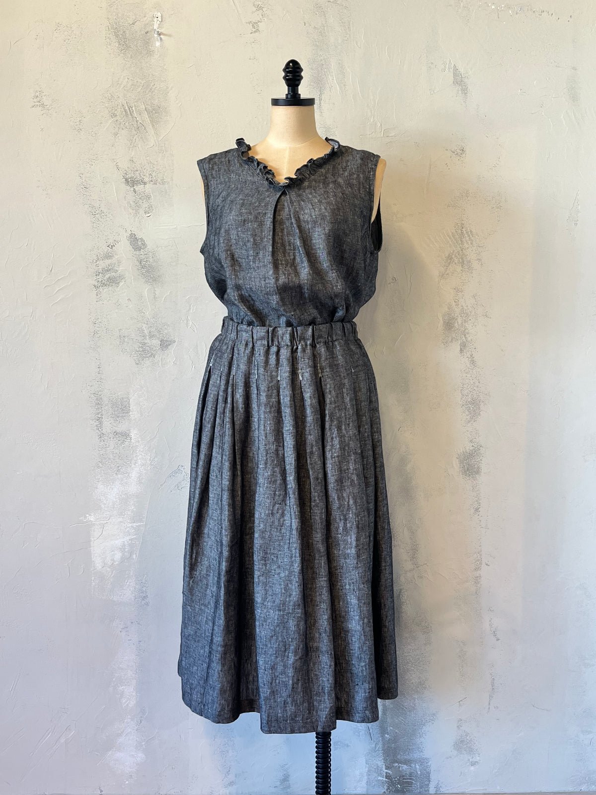 Knotium Linen Ruffle Neck Top