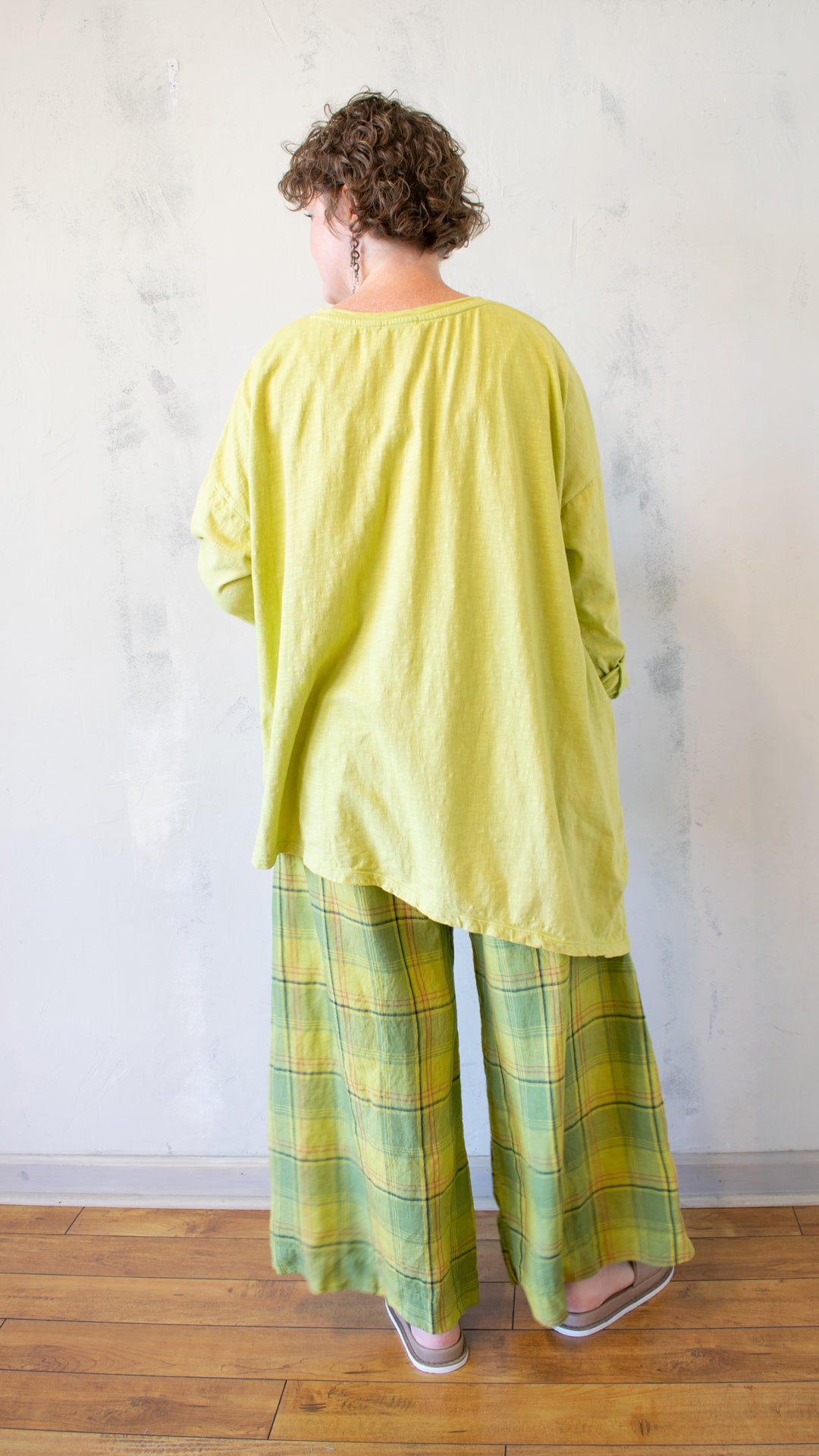 Thread Embroidery T-Shirt Long Sleeve in Pear