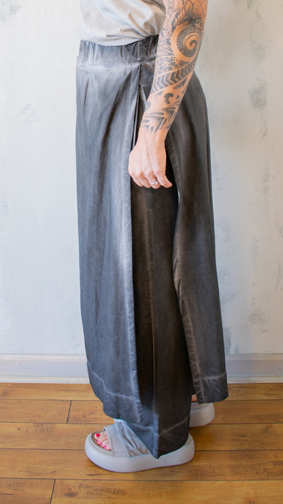 Mineral Wash Wide Leg Apron Pant in Stormy
