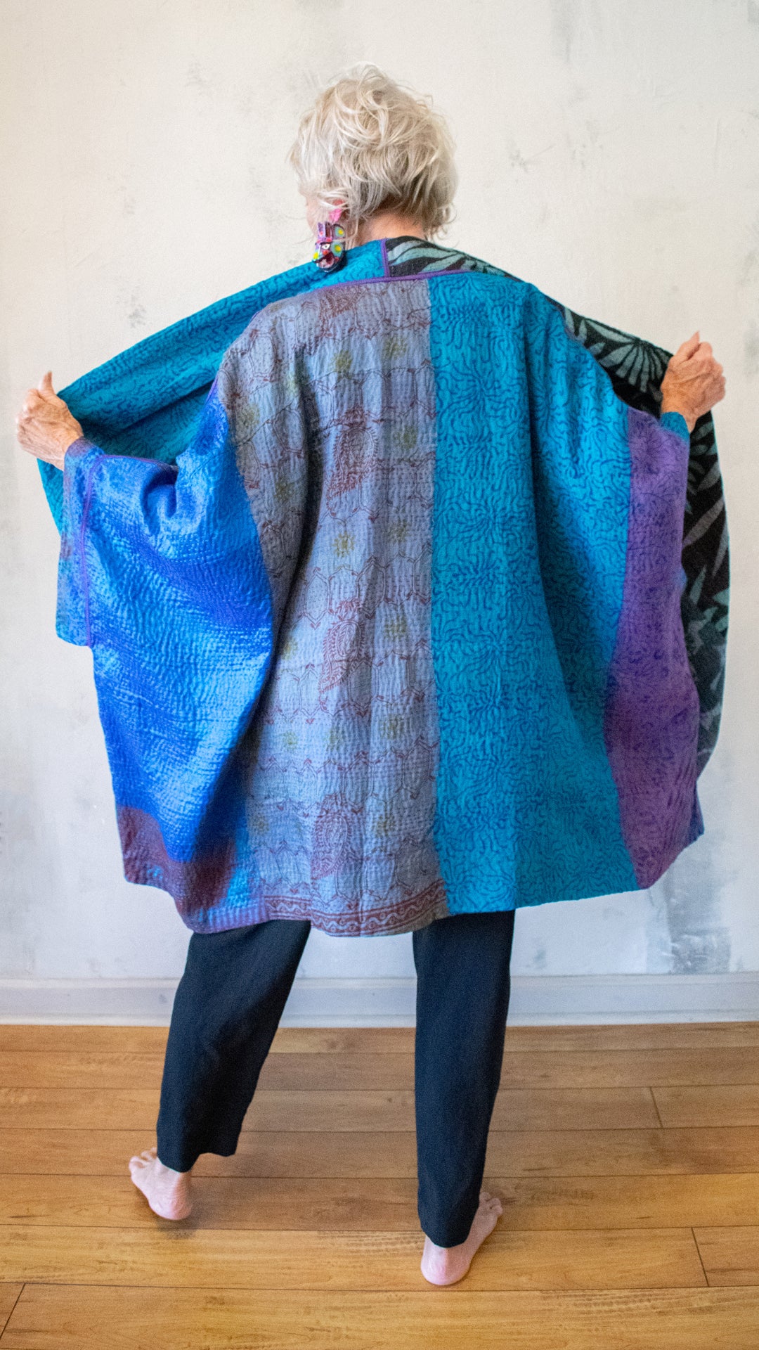 JS4323-CBLUA JACQUARD SILK KANTHA DOUBLE COLLAR PONCHO
