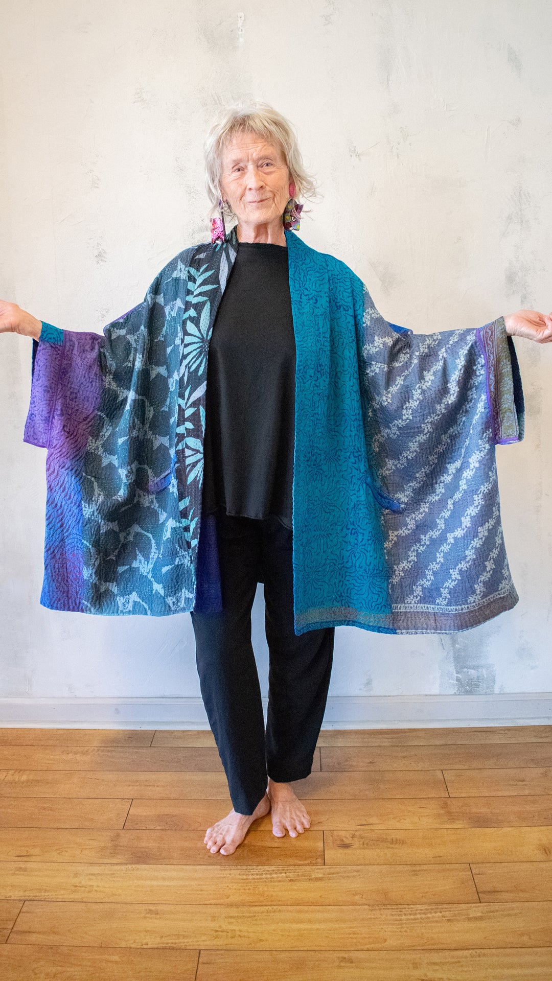 JS4323-CBLUA JACQUARD SILK KANTHA DOUBLE COLLAR PONCHO