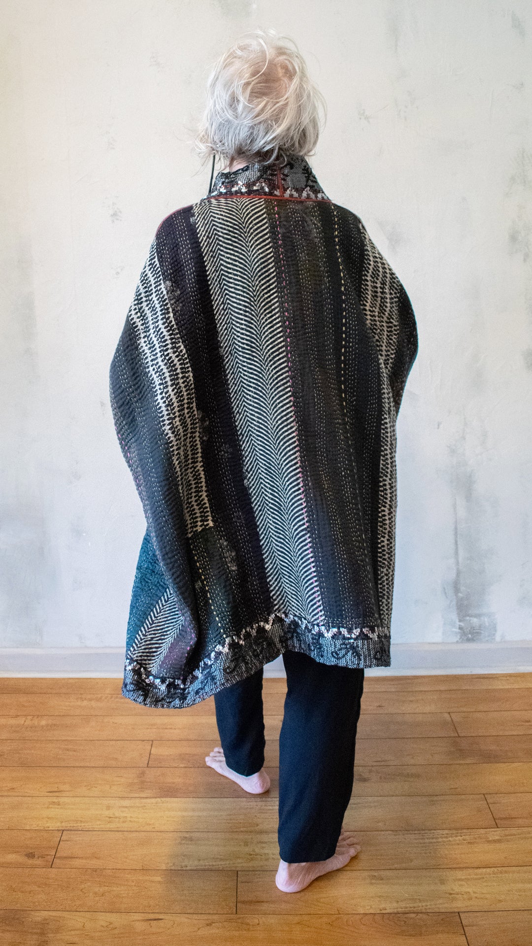 PR4323-CBLKA STRIPE RALLIS KANTHA DOUBLE COLLAR PONCHO