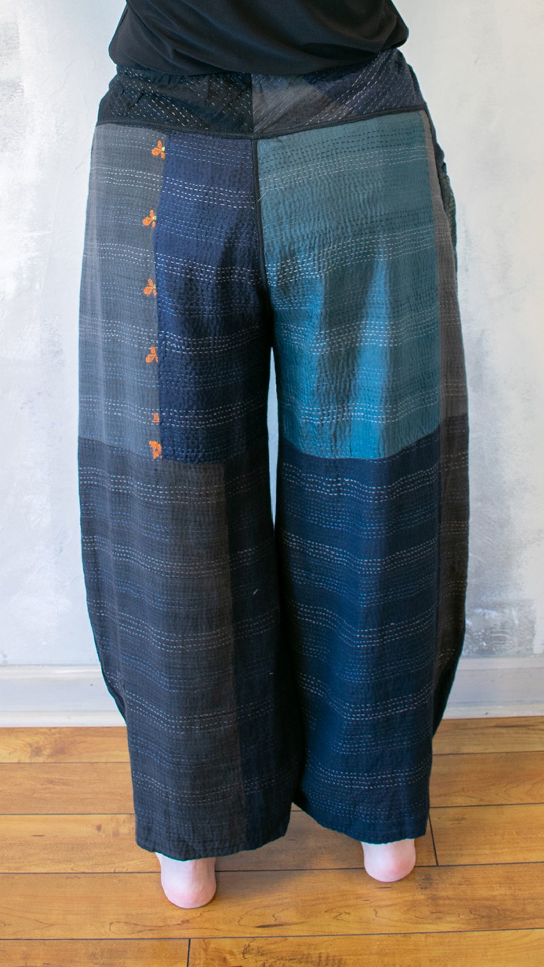 JP2625-CBLKL JAIPUR PATCH KANTHA KNEE TUCKED PANTS