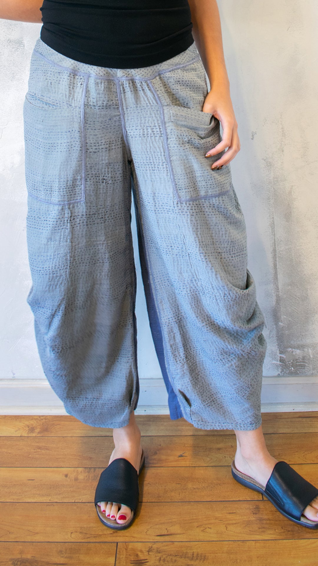 FI2625-CGRYS FRAYED PATCH KANTHA KNEE TUCKED PANTS