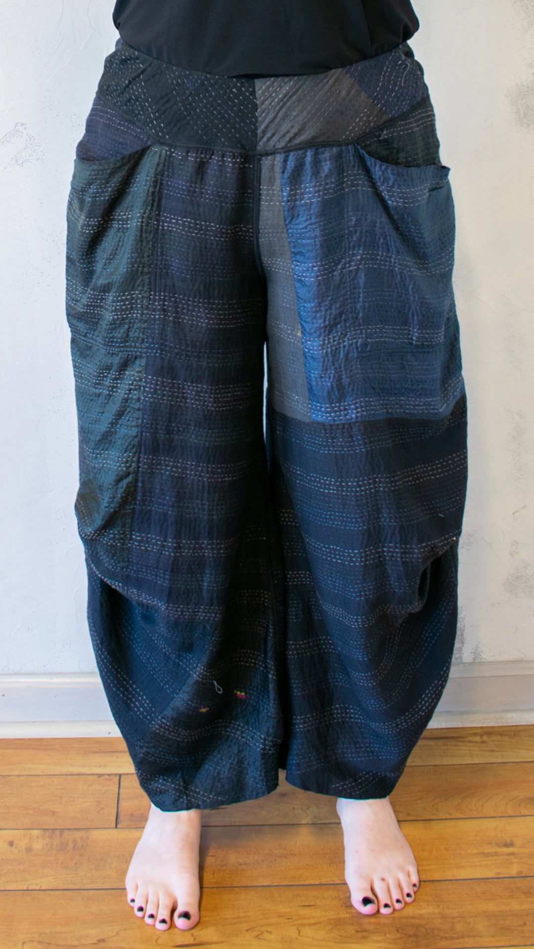JP2625-CBLKL JAIPUR PATCH KANTHA KNEE TUCKED PANTS