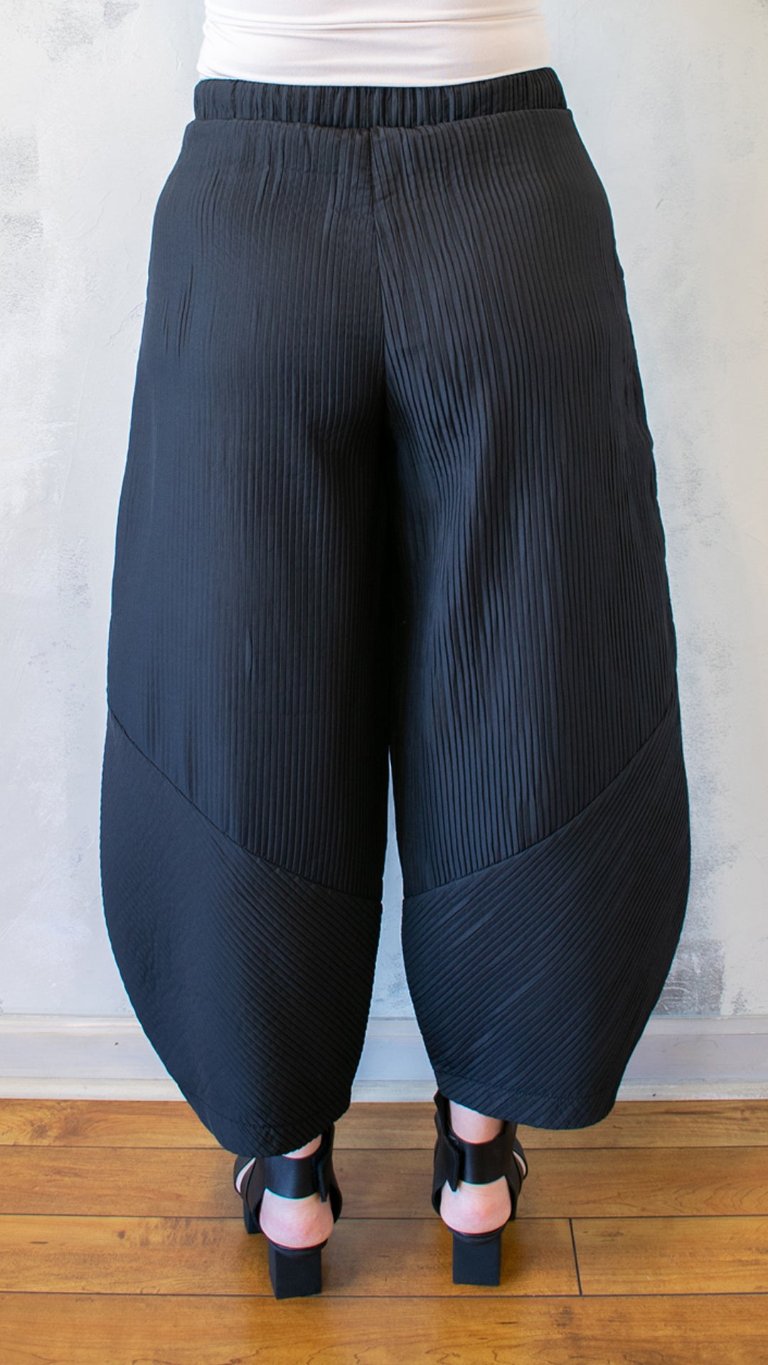 Pleated Lantern Trouser