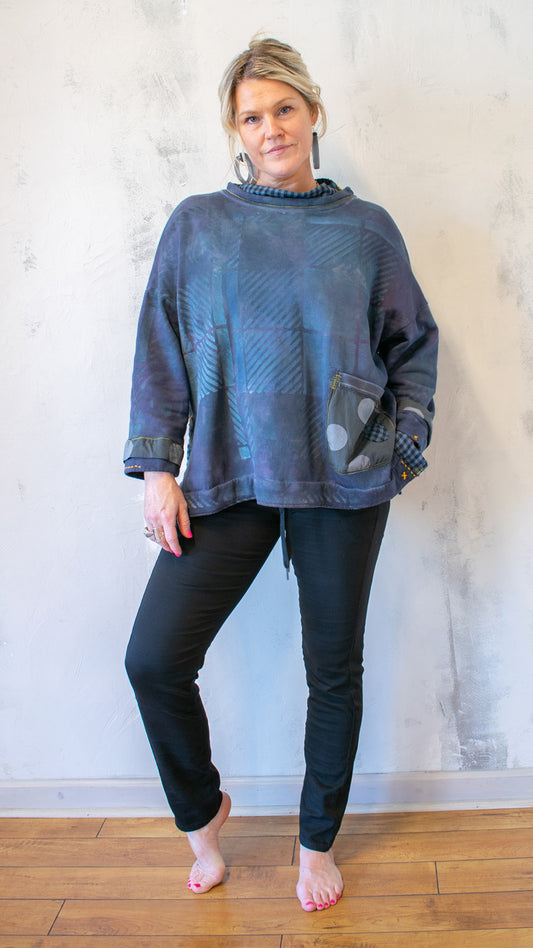 Beautiful Stories Sweatshirt in Blue