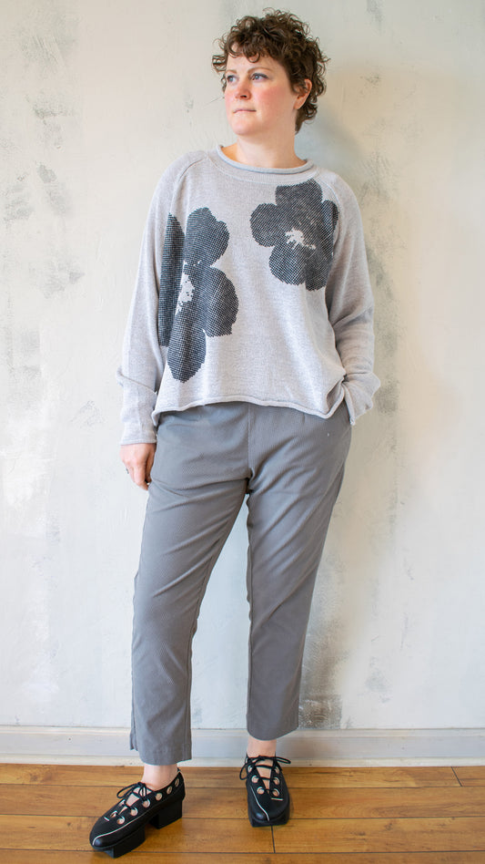 Intarsia Knit Flower Pullover in Light Grey