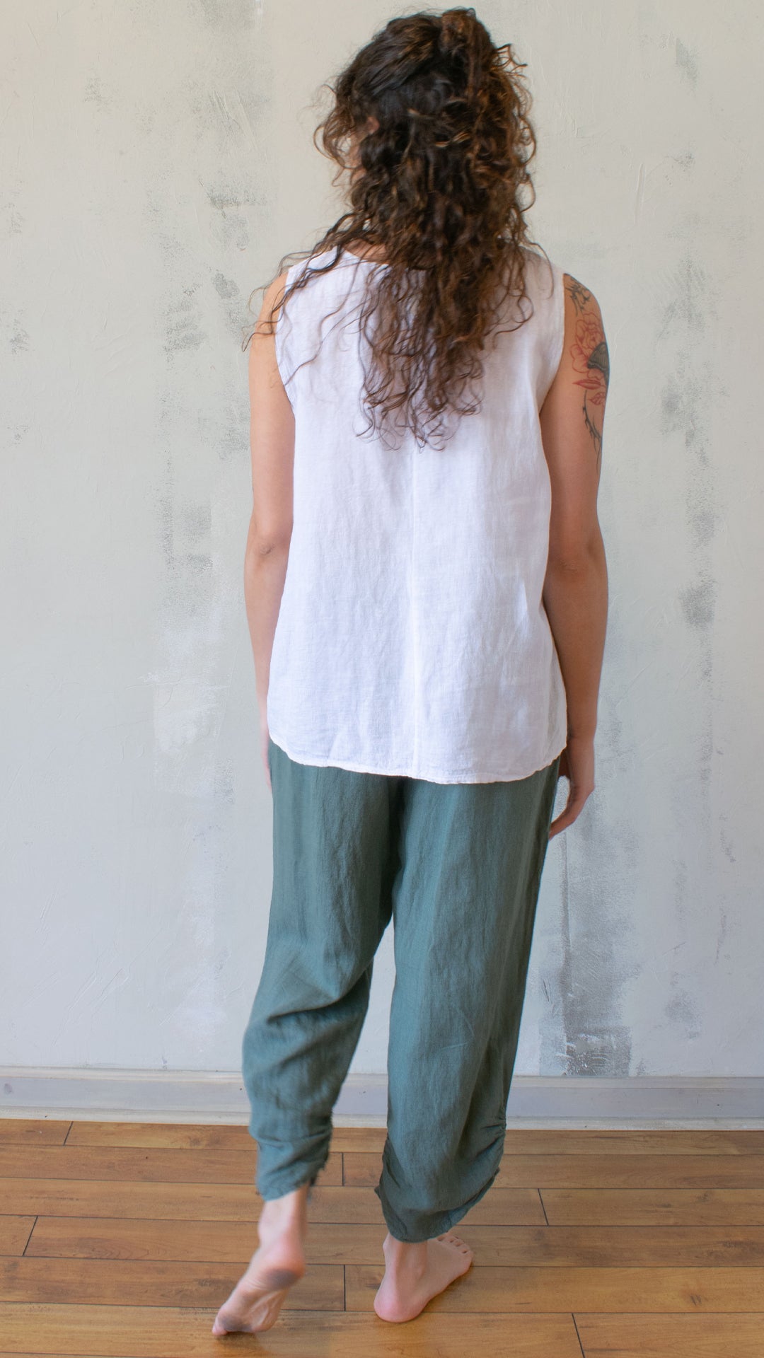 Scoop Tank (Multiple Colors)