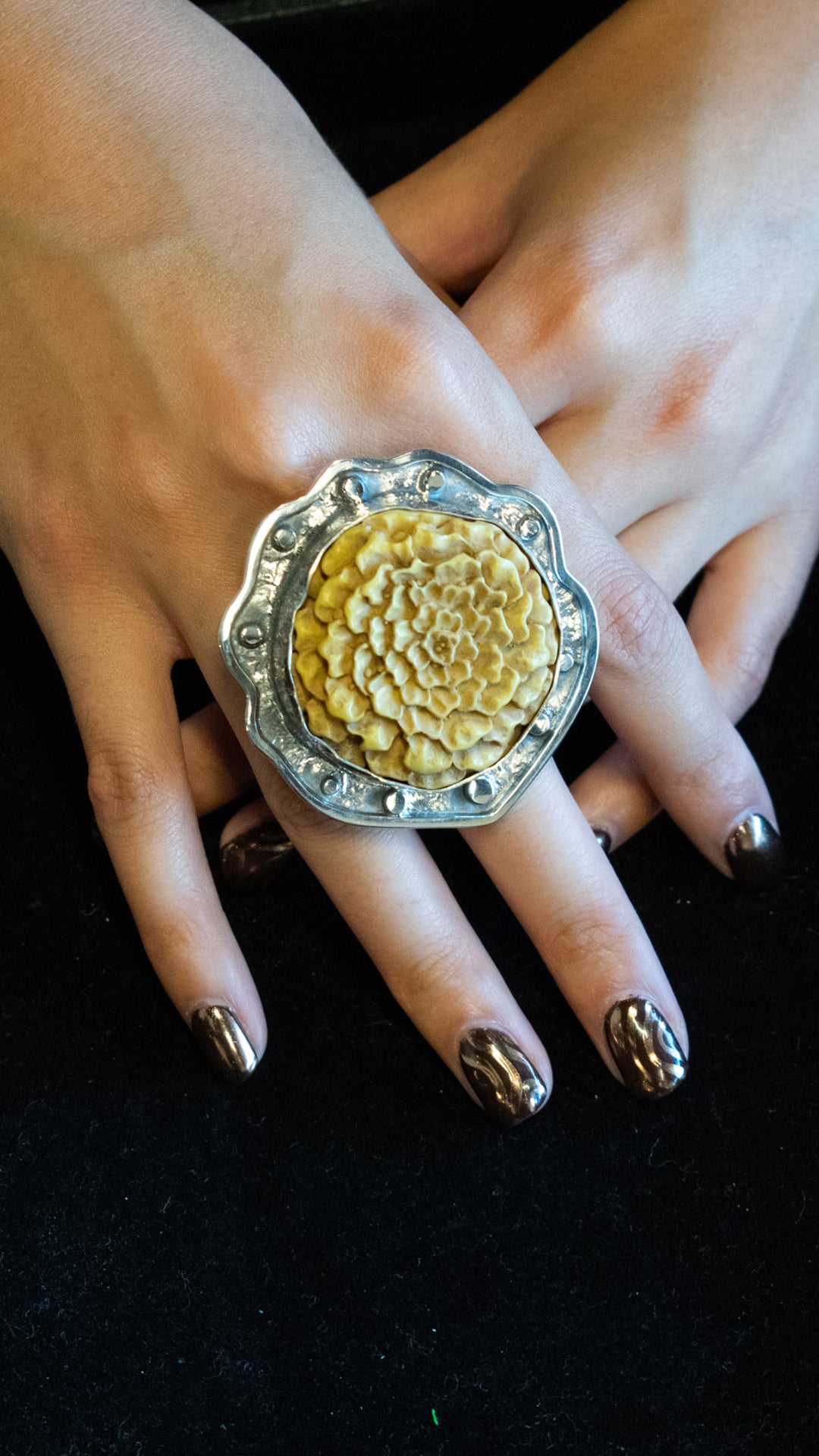 Vintage Resin Flower Ring
