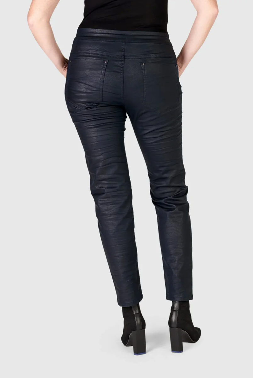 Iconic Denim in Metalic Navy