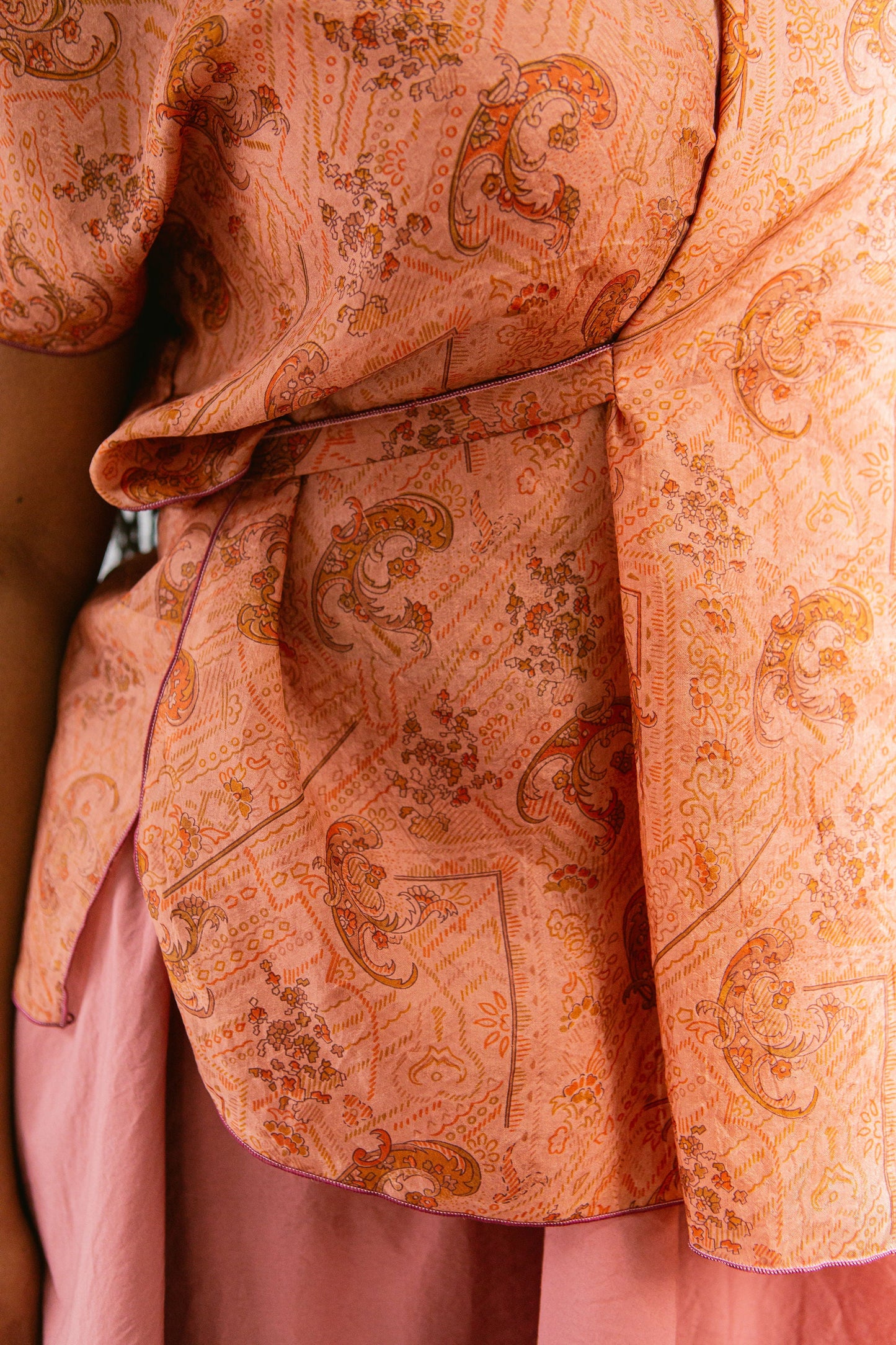 Uno Wrap, Sari