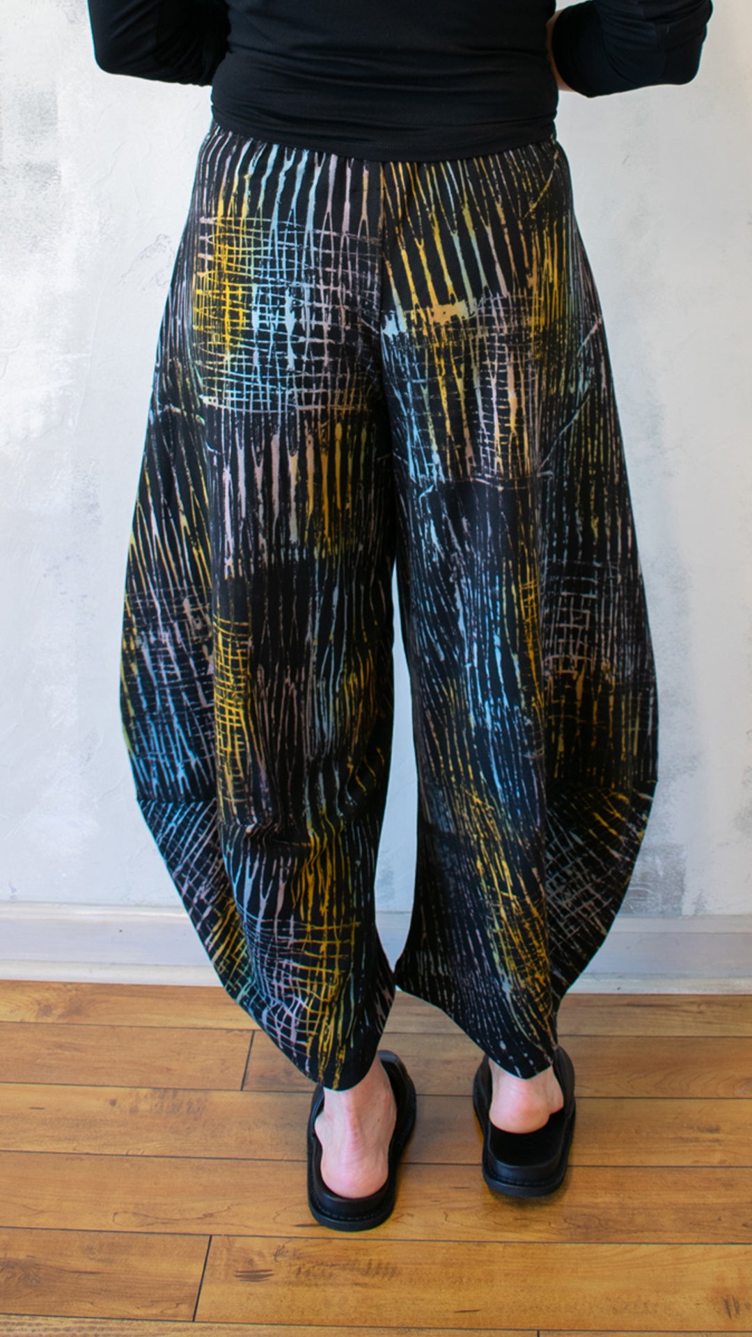 Barrel Scratch Print Pant in Pearl Earring