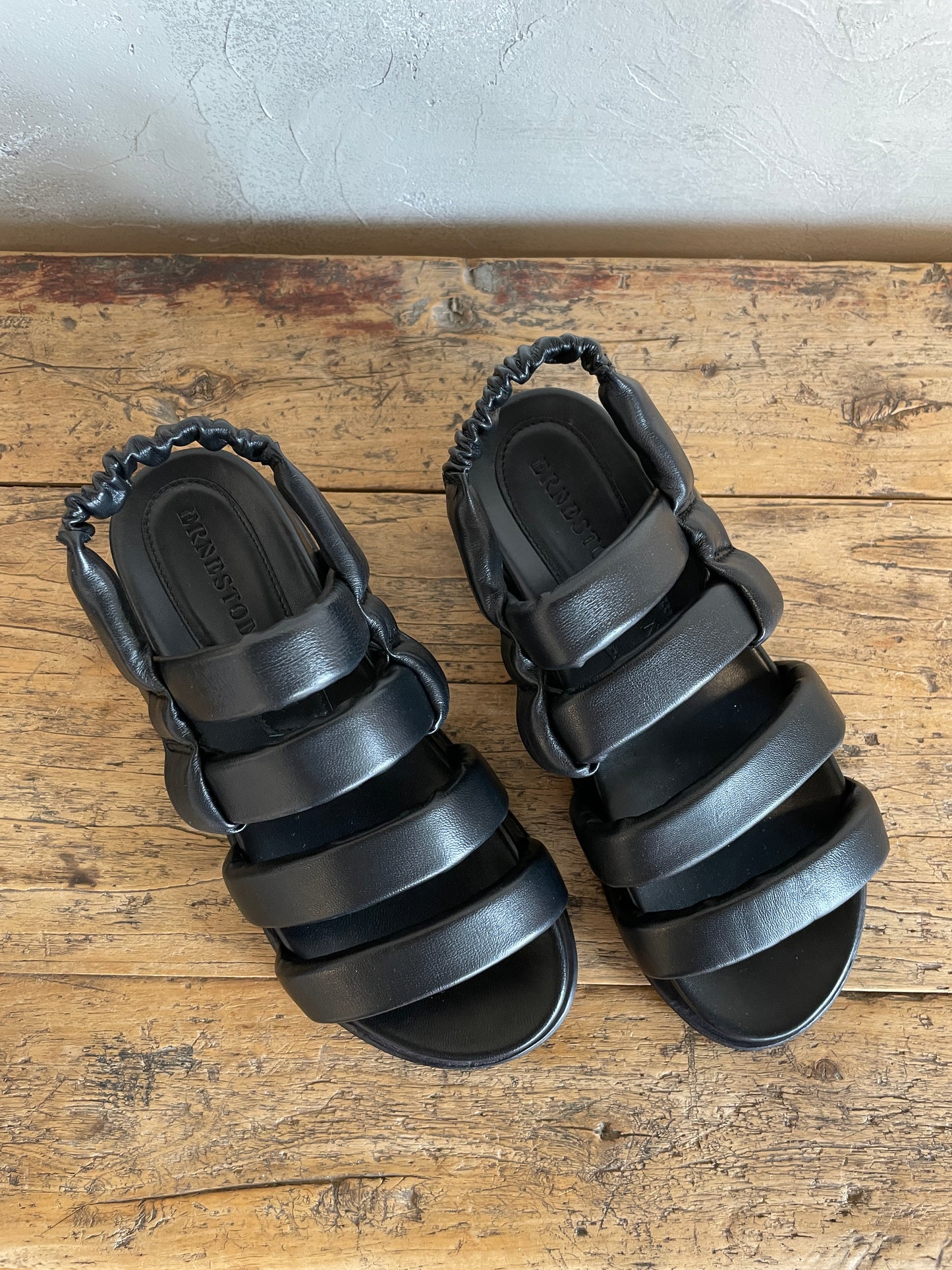 Fox Puff Sandal in Nero