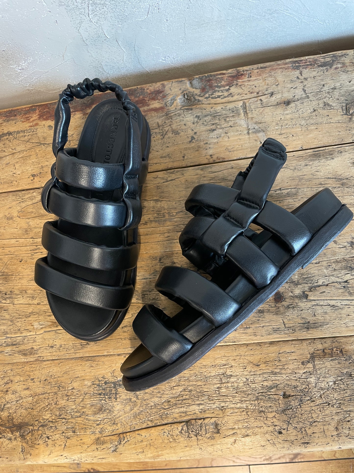 Fox Puff Sandal in Nero