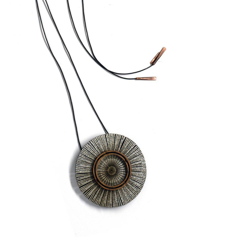 Saulė Necklace (Multiple Colors)