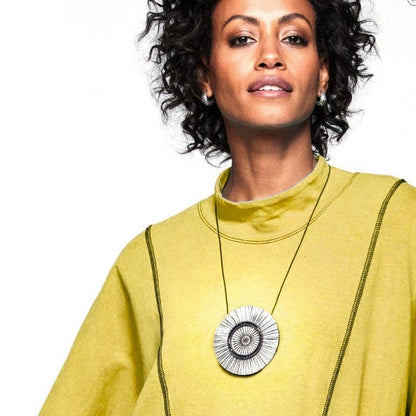 Saulė Necklace (Multiple Colors)