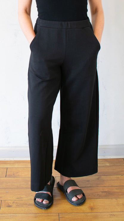 Essential Crop Black Pant