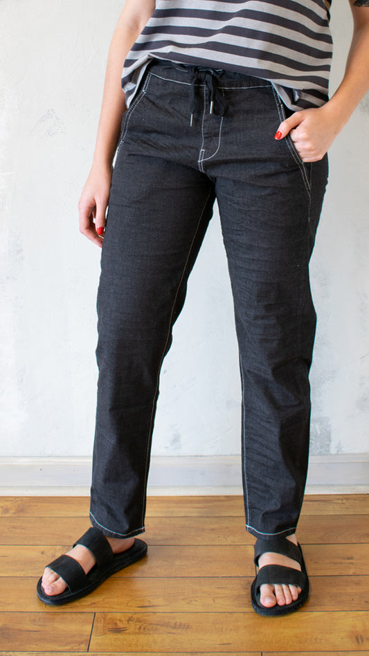 Washed Iconic Denim in Jet