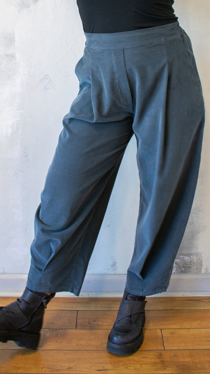 Barrel Pinwale Cord in Anthracite