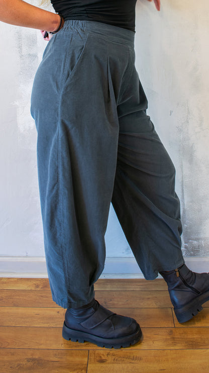 Barrel Pinwale Cord in Anthracite