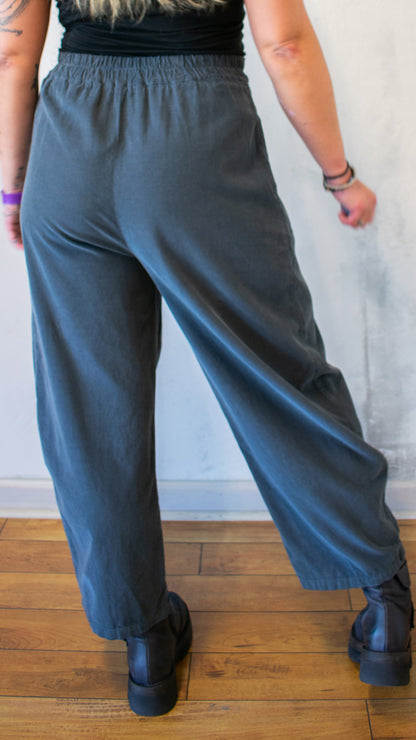 Barrel Pinwale Cord in Anthracite