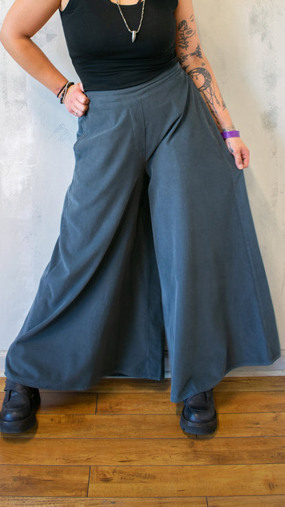 Wide Led Pinwale Cord in Anthracite