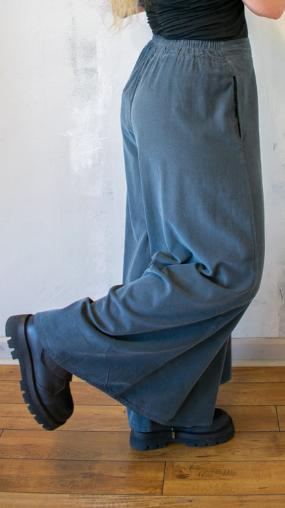 Wide Led Pinwale Cord in Anthracite