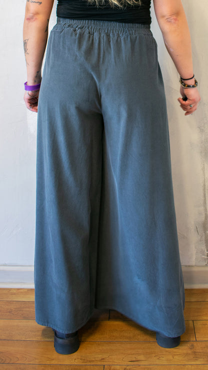 Wide Led Pinwale Cord in Anthracite