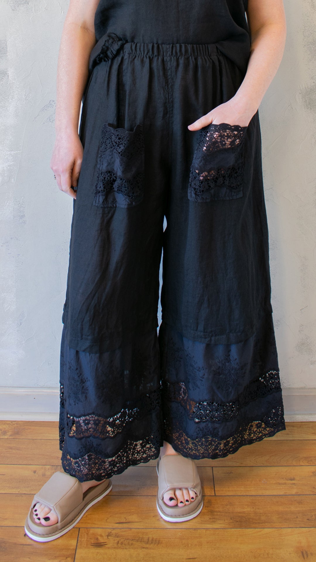 Linen and Lace Bloomers in Black