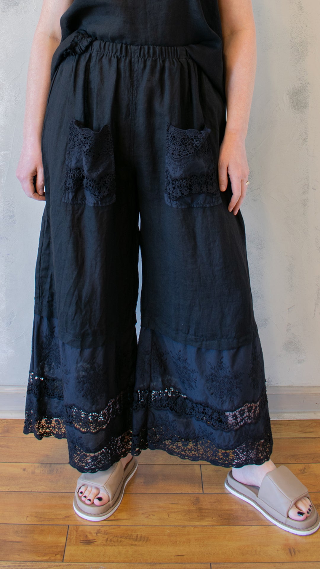 Linen and Lace Bloomers in Black