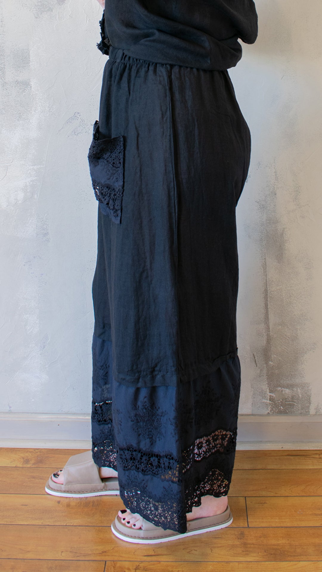 Linen and Lace Bloomers in Black