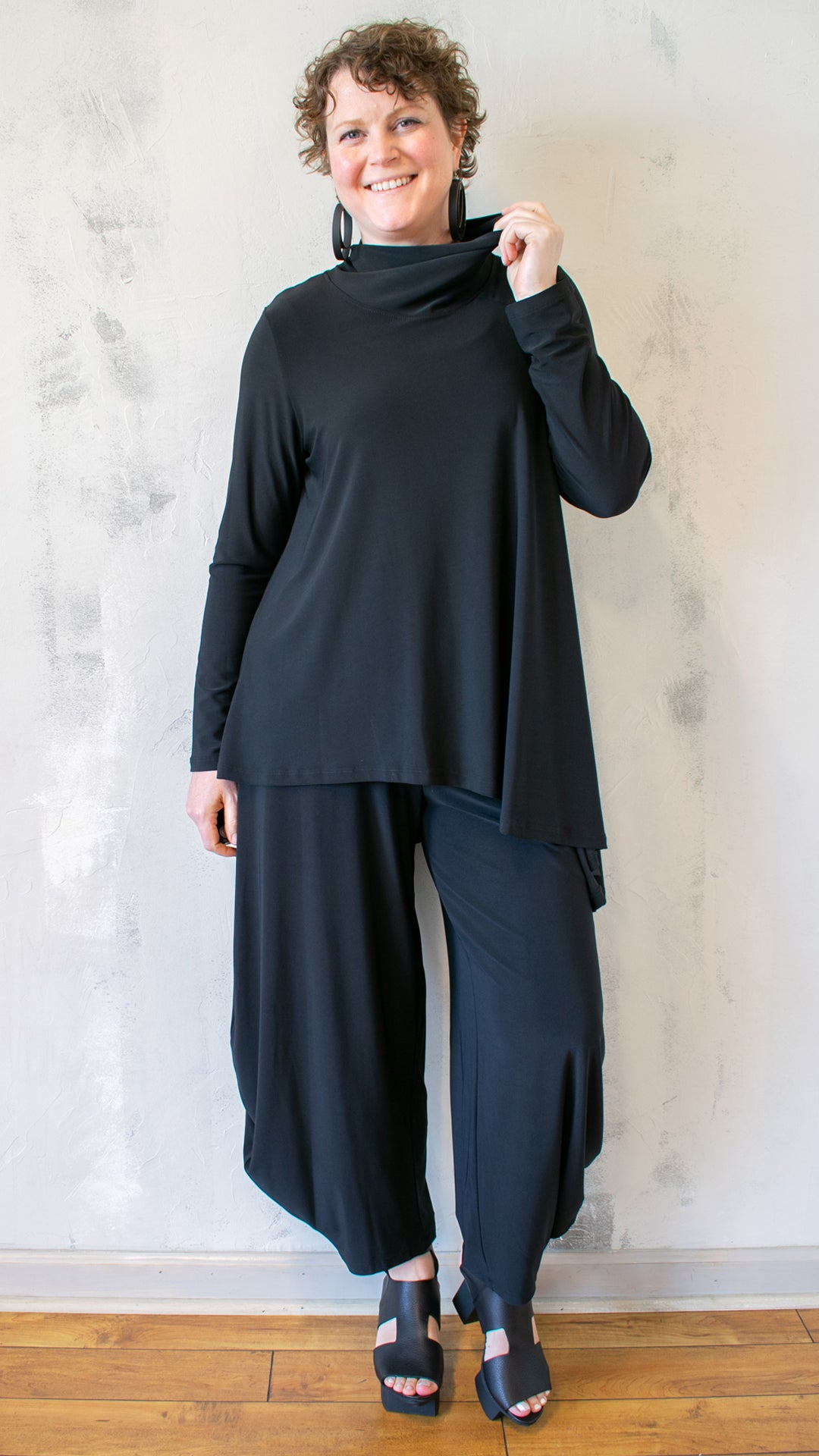 Janira in Black