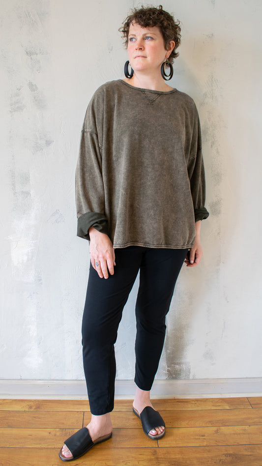 Pullover in Olive Mineral Wash